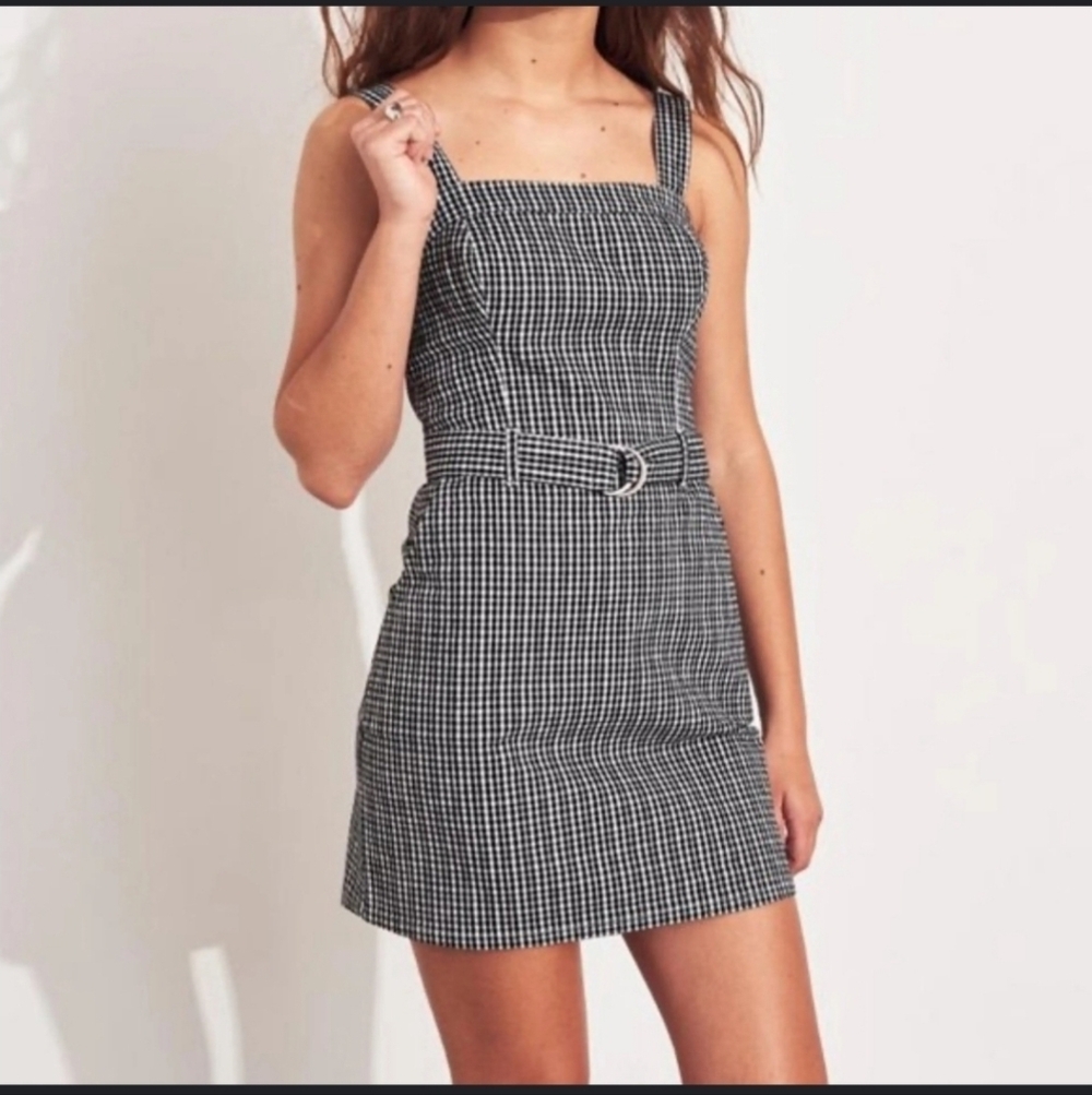 Hollister Black And White Plaid Sleeveless Belted Dress